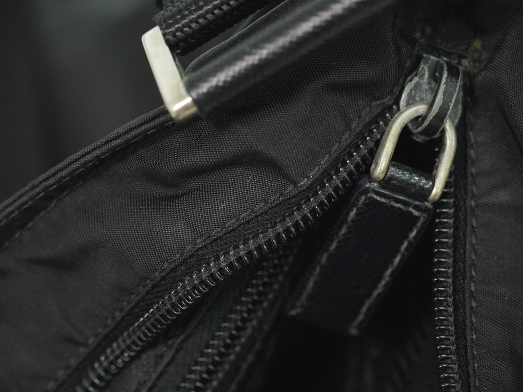Prada Flat Messenger Bag Tessuto Black Nylon Shoulder Bag Bag (Pre-Owned)